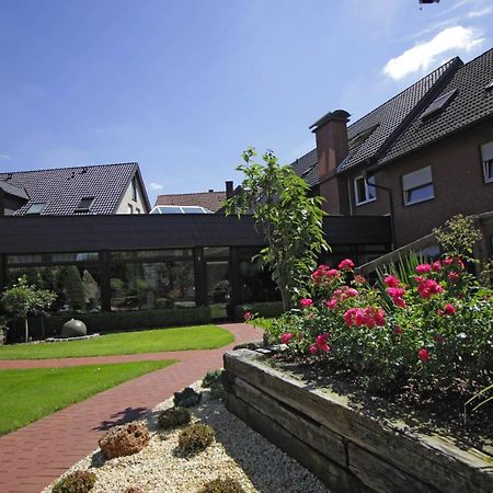 Hotel Lindenkrug Гютерсло Екстер'єр фото