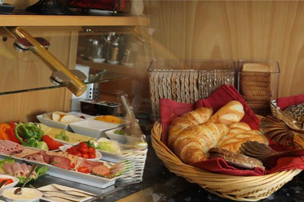 Hotel Lindenkrug Гютерсло Екстер'єр фото
