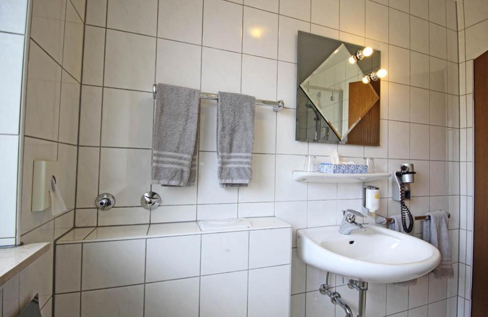 Hotel Lindenkrug Гютерсло Екстер'єр фото