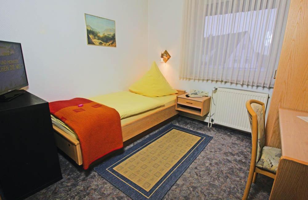 Hotel Lindenkrug Гютерсло Екстер'єр фото